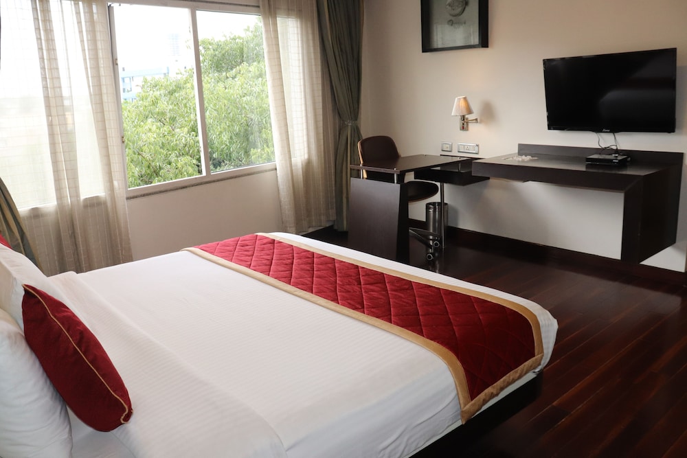 Club Suite Room - Photo 2