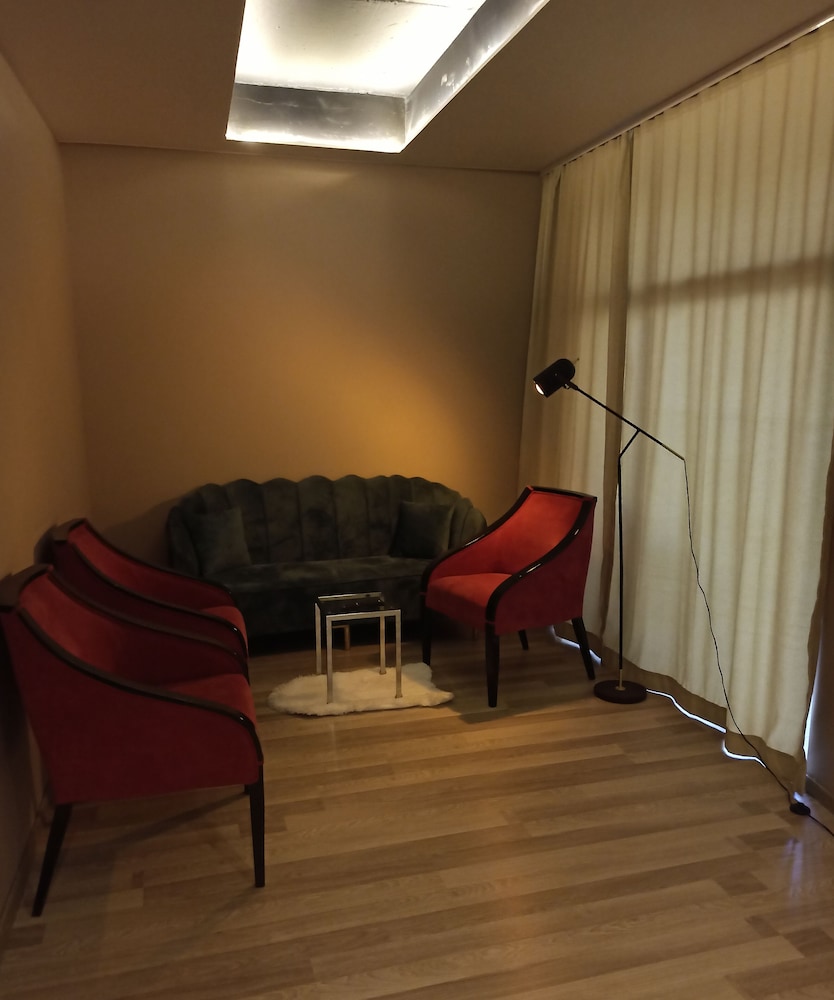 Basic Apartment - Photo 6