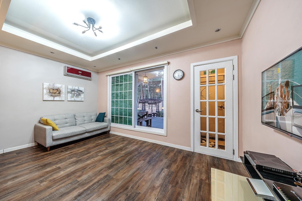 Basic Room, 2 Bedrooms (A101) photo 1