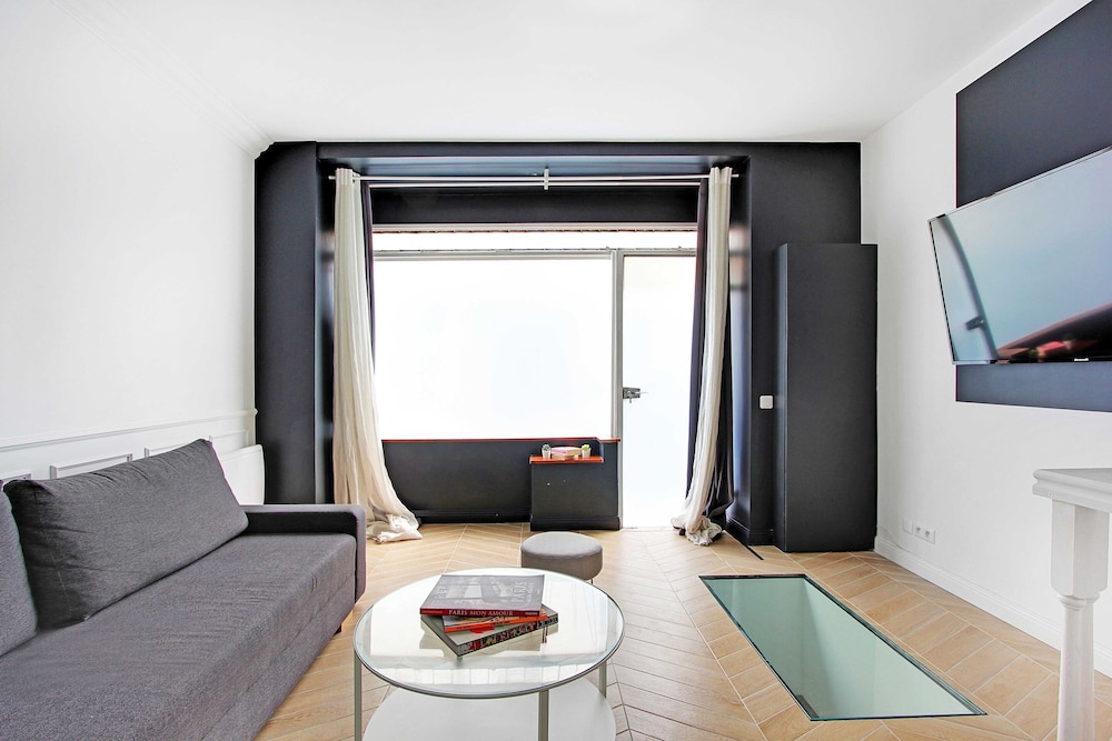 Apartment photo 1