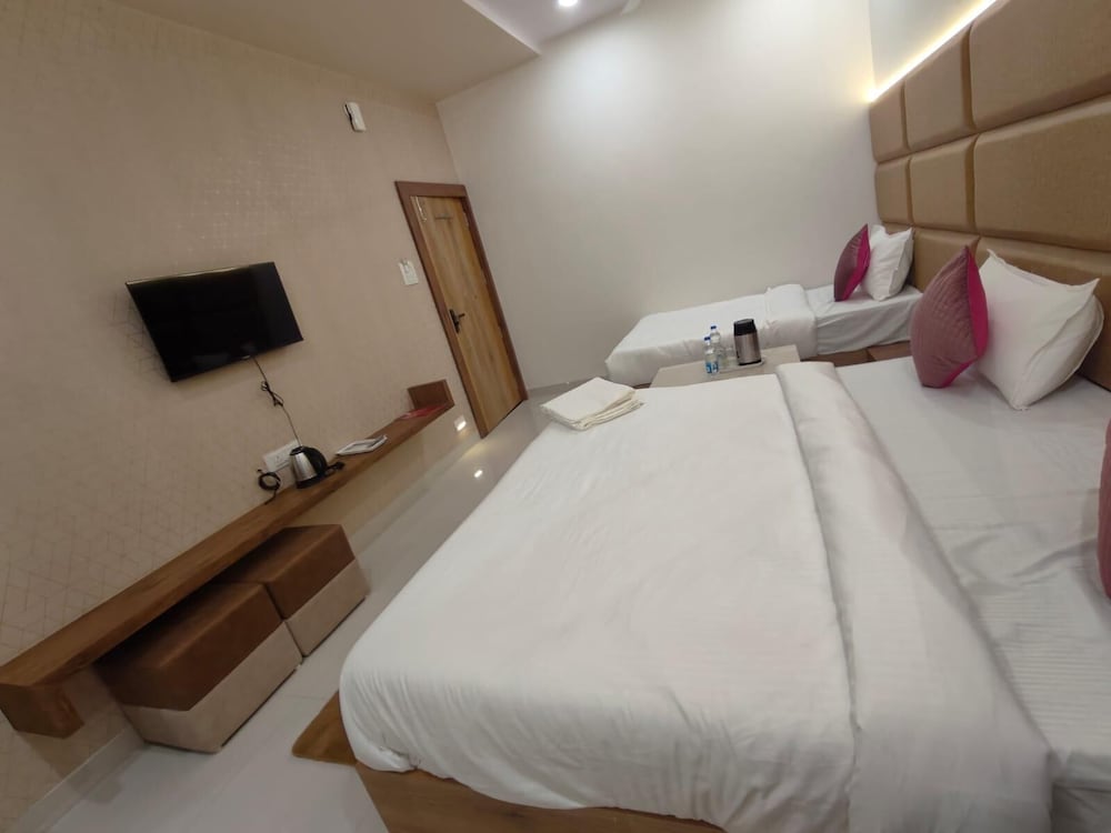Superior Triple Room, City View