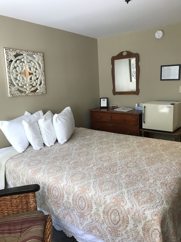 Standard Room, 1 Queen Bed, Ensuite (Room 1)