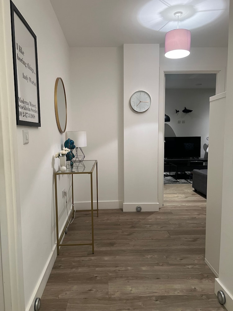 Modern 1-bed Apt in Harrow Near Heathrow Airport & Wembley, Bilde 17