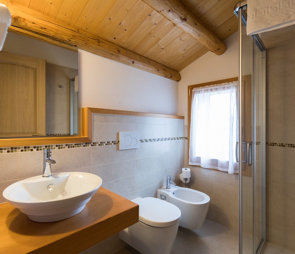 Standard Double or Twin Room, Hill View photo 3