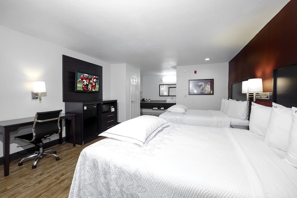 Premium Room, 2 Queen Beds (Upgraded Bedding & Snack, Smoke Free) - Photo 11