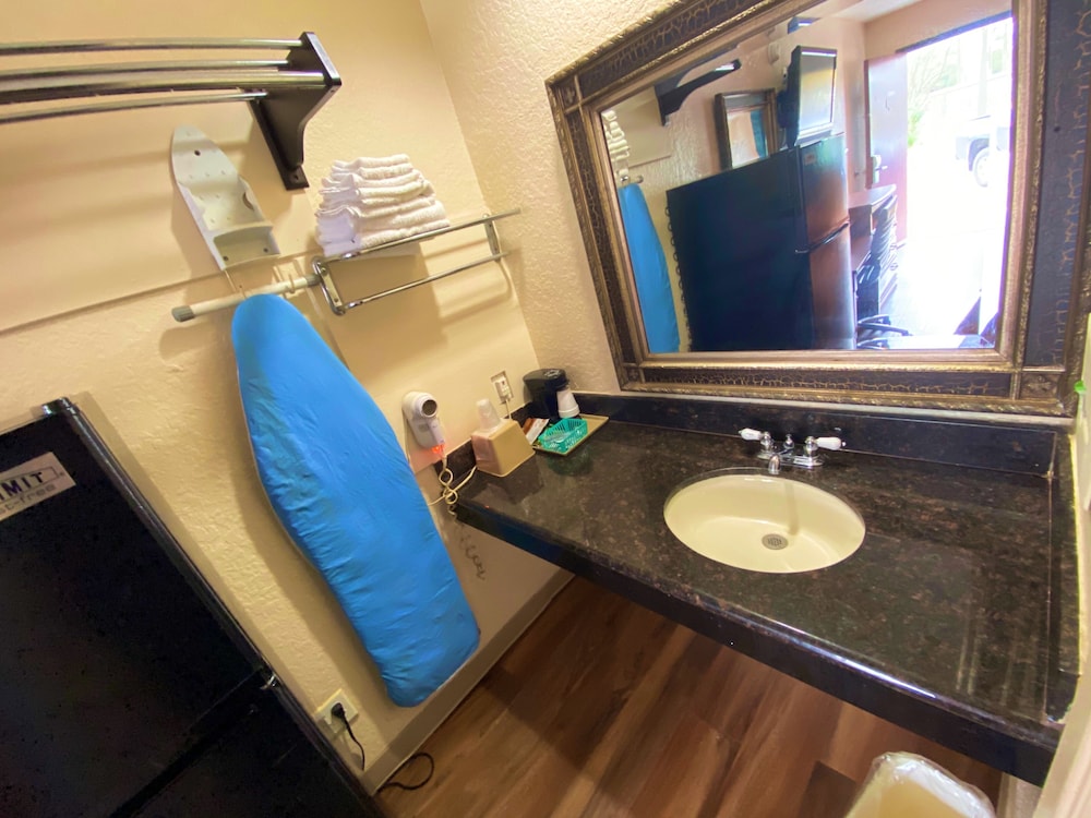 Double Room Non-Smoking - Photo 2