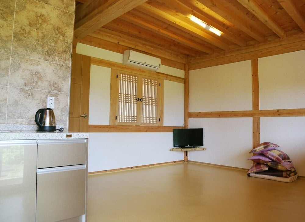 Traditional Studio (Gukhwa 1) photo 1