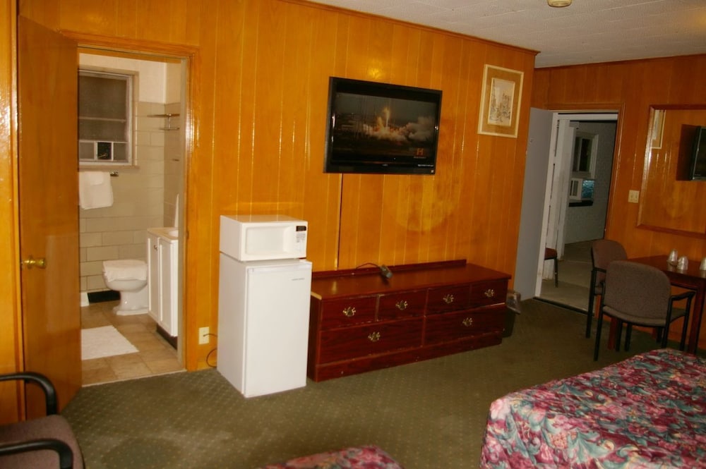 Triple Room (3 full beds) photo 1