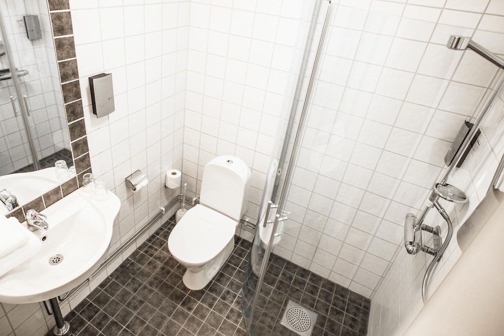 Standard Double or Twin Room - Photo 5