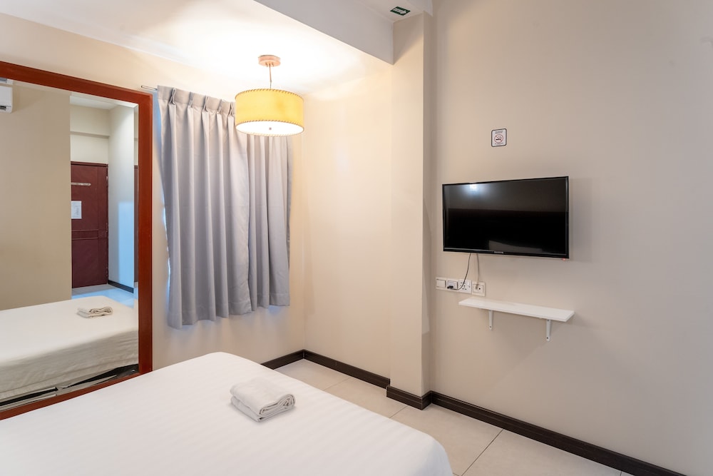 Standard Room, 1 Queen Bed - Photo 6