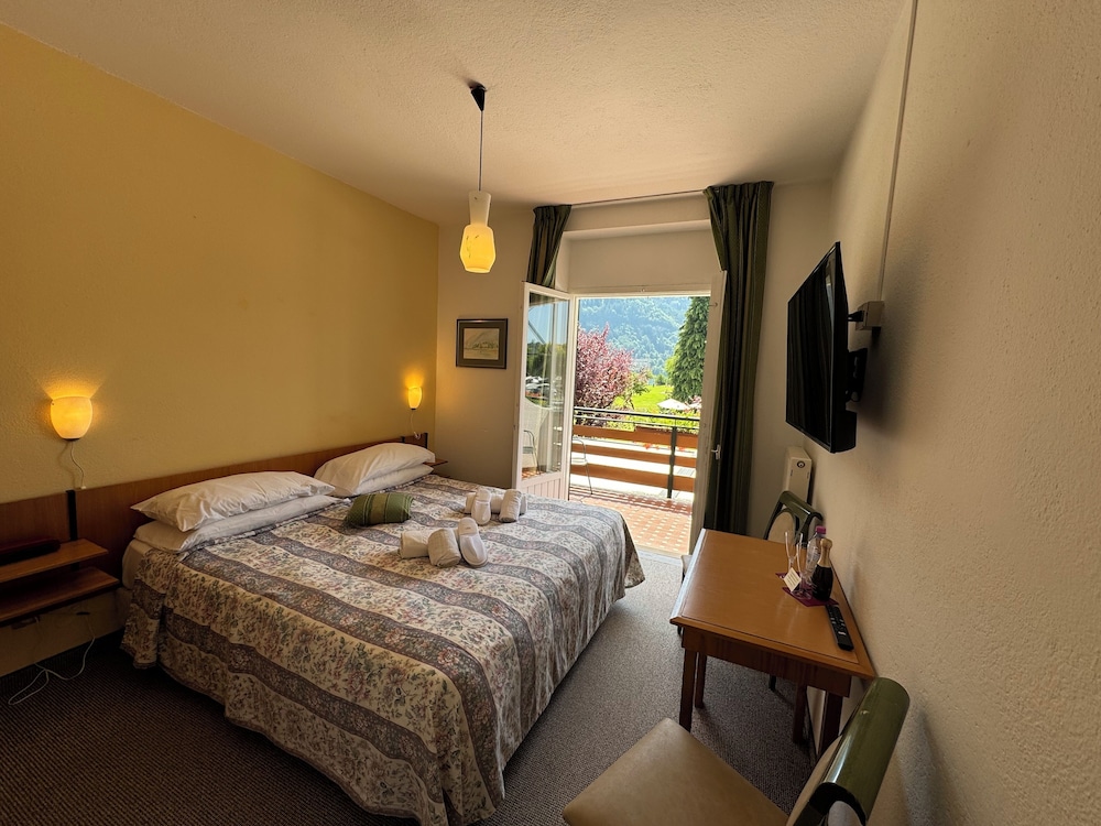 Standard Double or Twin Room, Balcony, Lake View