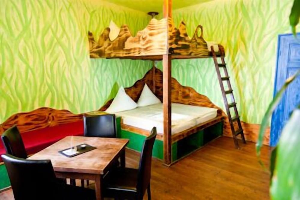 Five-bed room photo 3