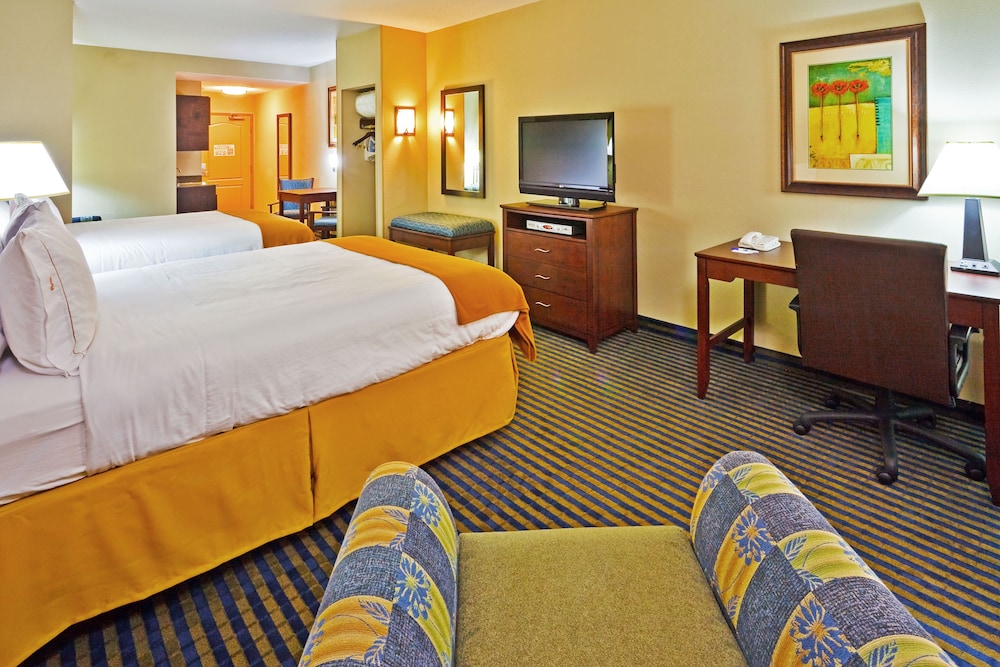 Suite, 2 Queen Beds - Photo 5