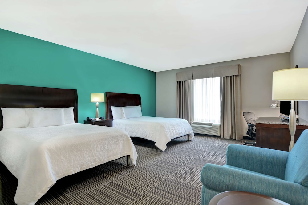 Room, 2 Queen Beds, Accessible, Bathtub photo 1