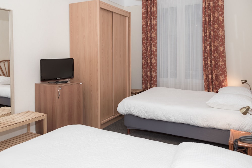Standard Twin Room - Photo 2