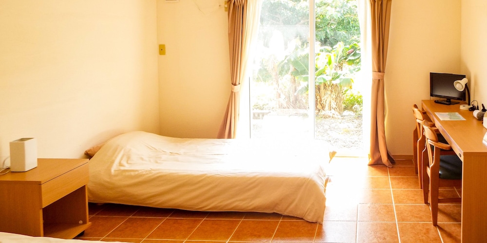 Twin Room with Extra Bed photo 3