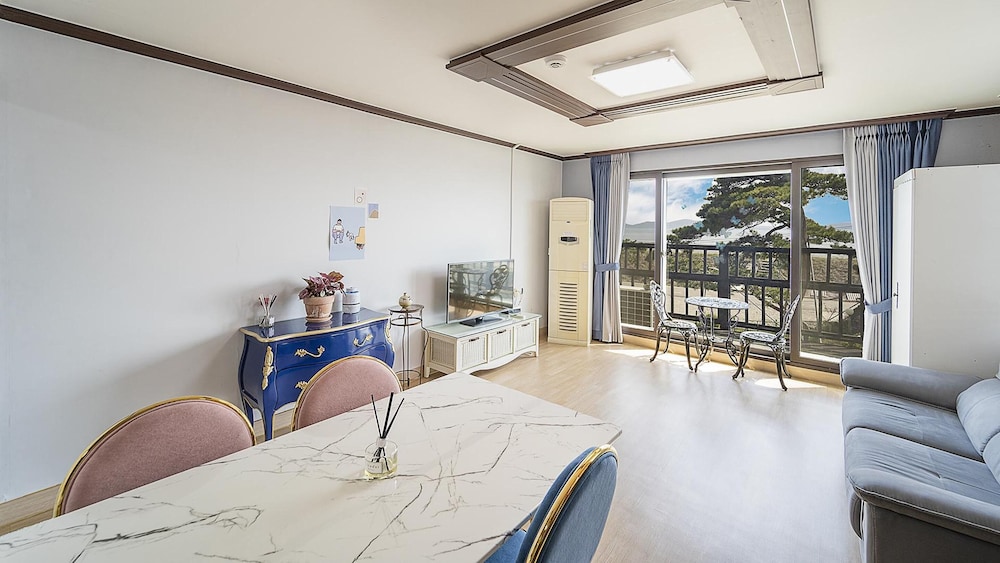 Basic Room, 1 Bedroom (Merryrose ( F2,ocean view ))