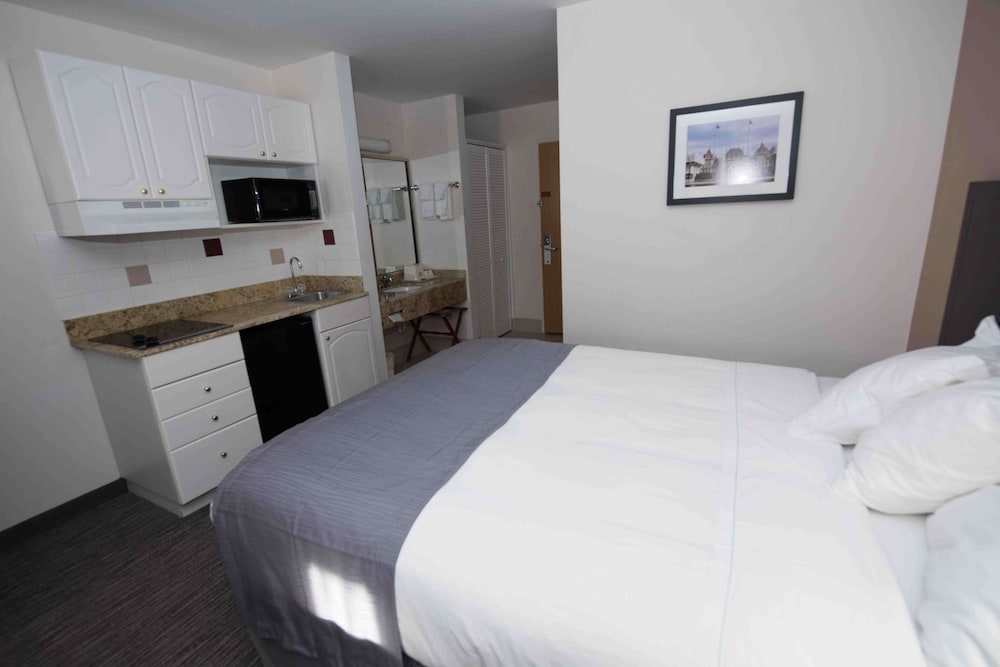 Suite, 1 King Bed, Non Smoking, Kitchenette (Dining Table;With Sofabed) - Photo 1