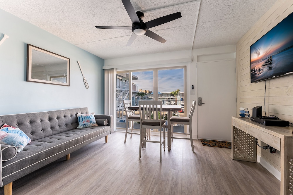 Basic Condo photo 1