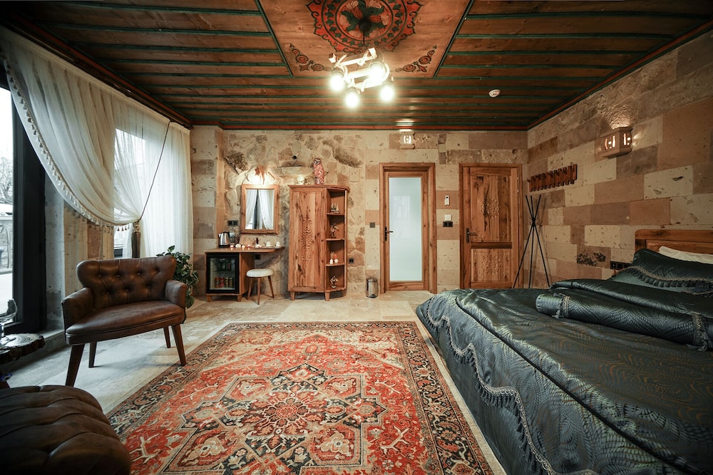 Honeymoon Double Room, 1 King Bed, Jetted Tub, Garden Area - Photo 5