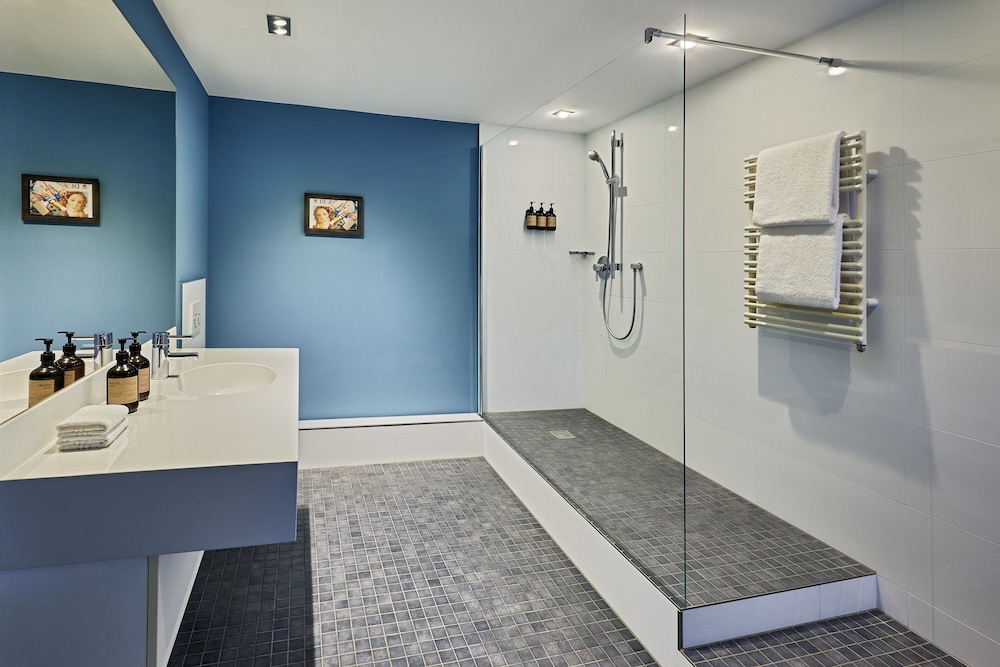Executive Room, 1 King Bed, City View - Photo 8