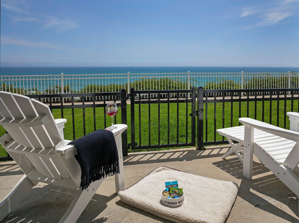 Suite, 1 King Bed with Sofa bed, Patio, Oceanfront (Pet-Friendly) photo 2