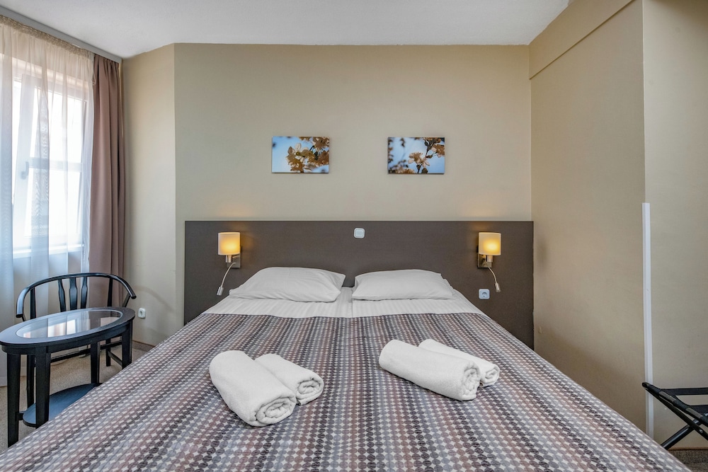 Standard Double Room - Photo 2