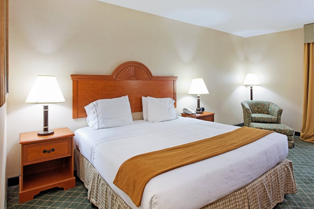 Standard Room, 1 King Bed - Photo 1