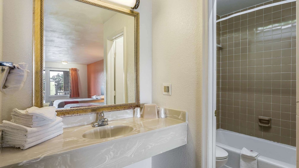 Deluxe Room, 2 Double Beds, Non Smoking, Refrigerator & Microwave - Photo 6