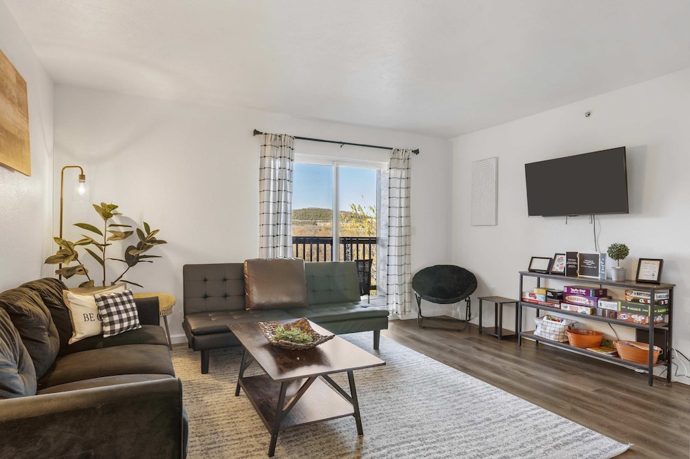 Condo, Multiple Beds, Kitchen, Mountain View (Vineyard Valley Views)
