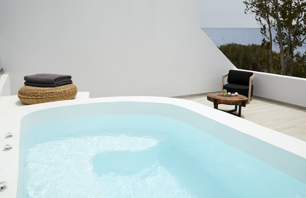 Royal Kalisti Two Bedroom Suite with Private Jacuzzi and Sea View | Top Floor - Photo 14
