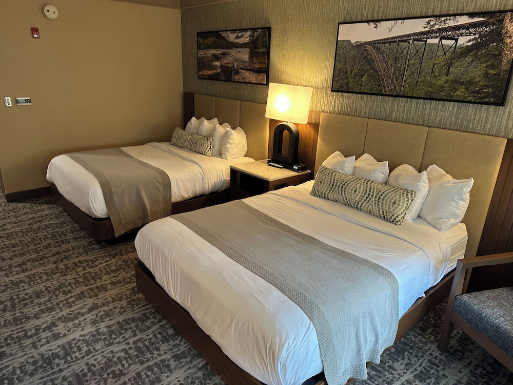 Deluxe Room, 2 Queen Beds photo 2
