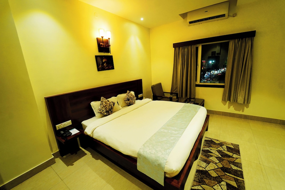 Executive Room - Photo 8
