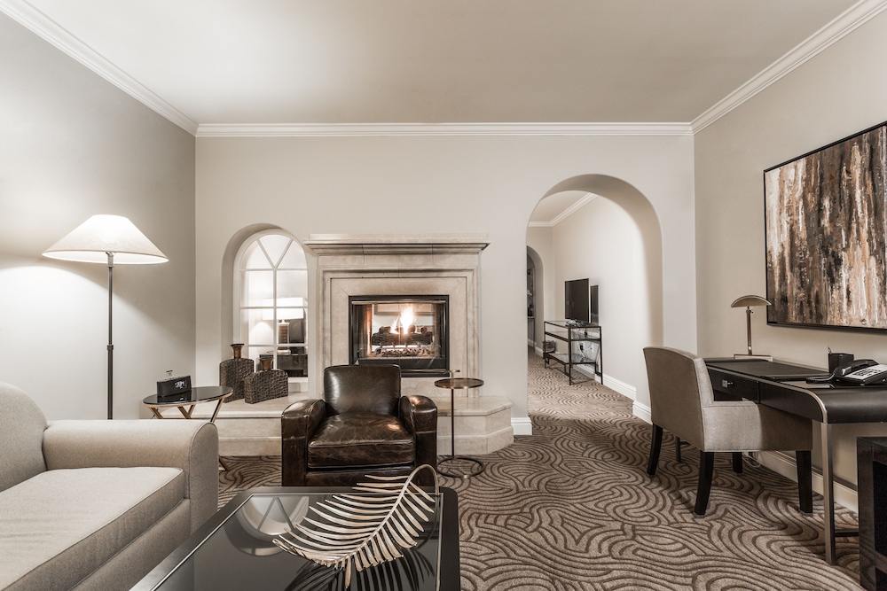 Luxury Studio Suite, 1 King Bed with Sofa bed - Photo 3