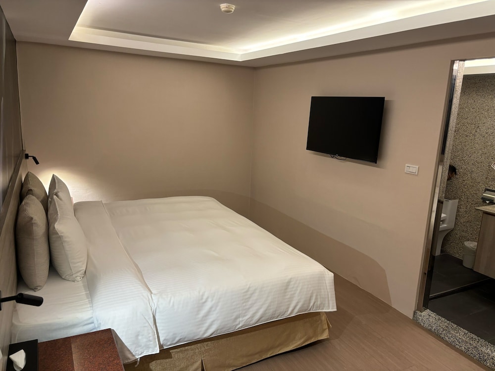 Classic Double Room, No Window (No Breakfast Included) (No Parking Subsidy) - Photo 11