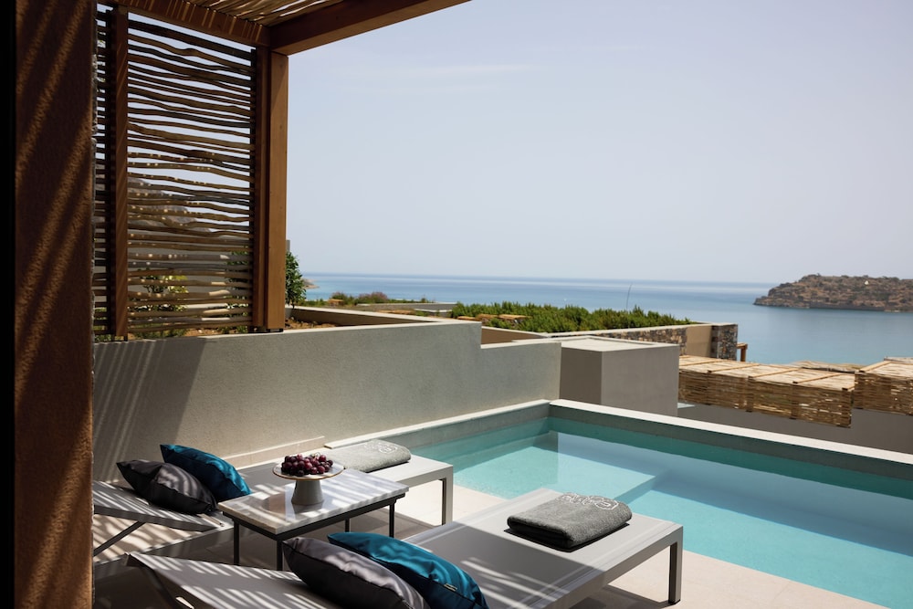 Superior Fam Room-Private pool -Sea View thumbnail 6
