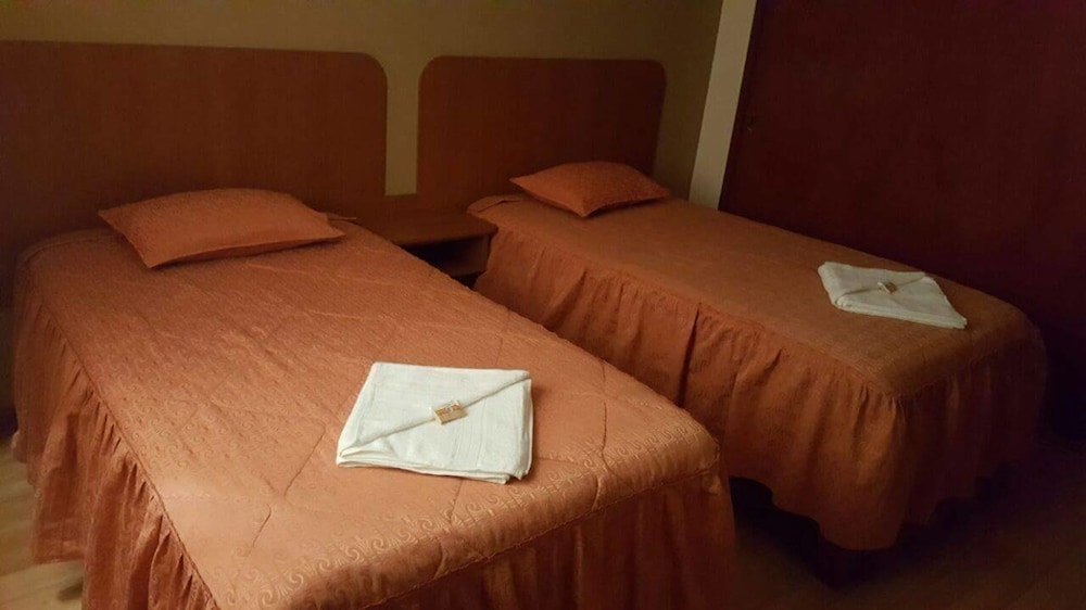 Twin Room, 2 Twin Beds, Private Bathroom
