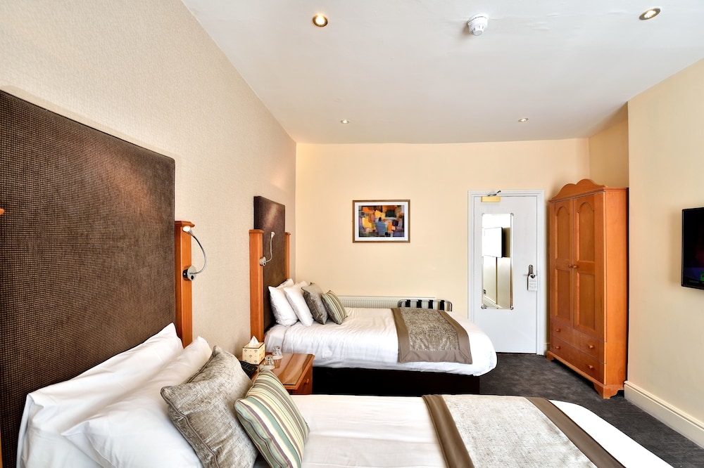 Standard Twin Room, Ensuite - Photo 3