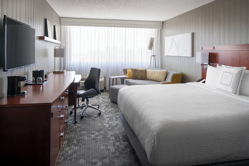 Room, 1 Queen Bed (Hearing Accessible) - Photo 1