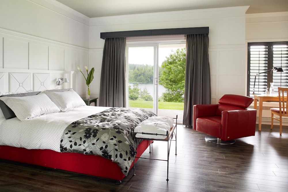 Suite, 1 Queen Bed with Sofa bed (Pavillon)