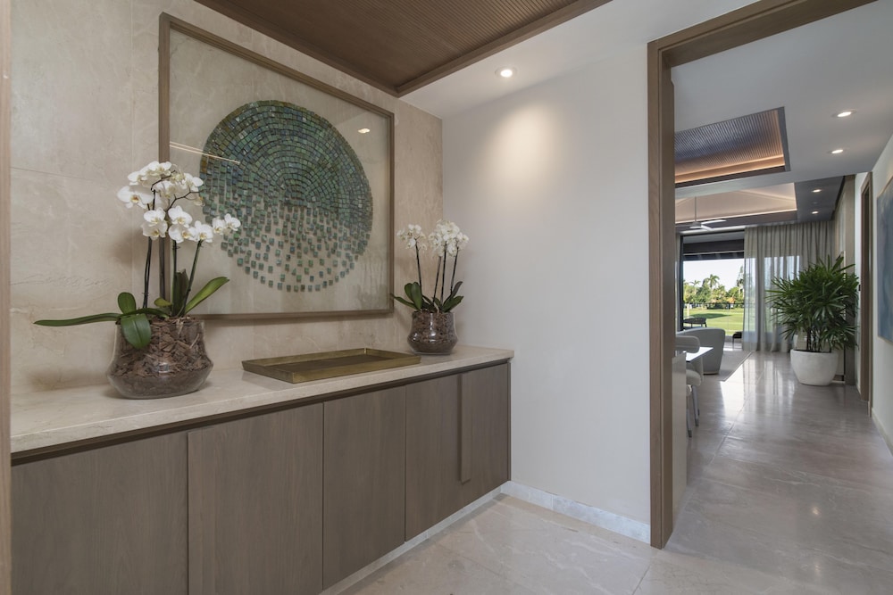 One Bedroom Luxury Premier Suite - Photo 2