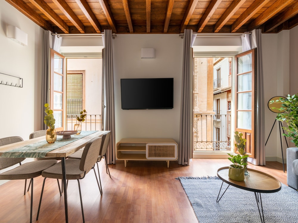 One-Bedroom Apartment with Balcony - Photo 7