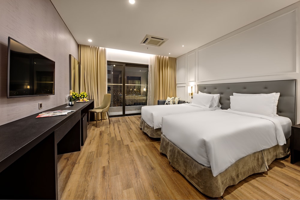 Deluxe Twin Room, Balcony, City View photo 3