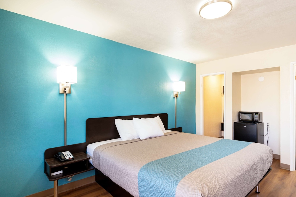 Deluxe Room, 2 Double Beds, Smoking, Refrigerator & Microwave photo 3