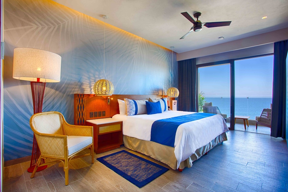 Armony Suite, 1 Bedroom, 1 King Bed, Ocean View - Photo 1