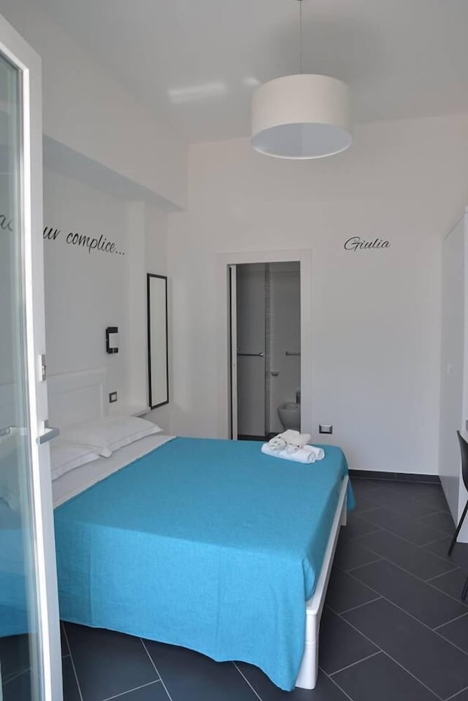 Double Room - Photo 3