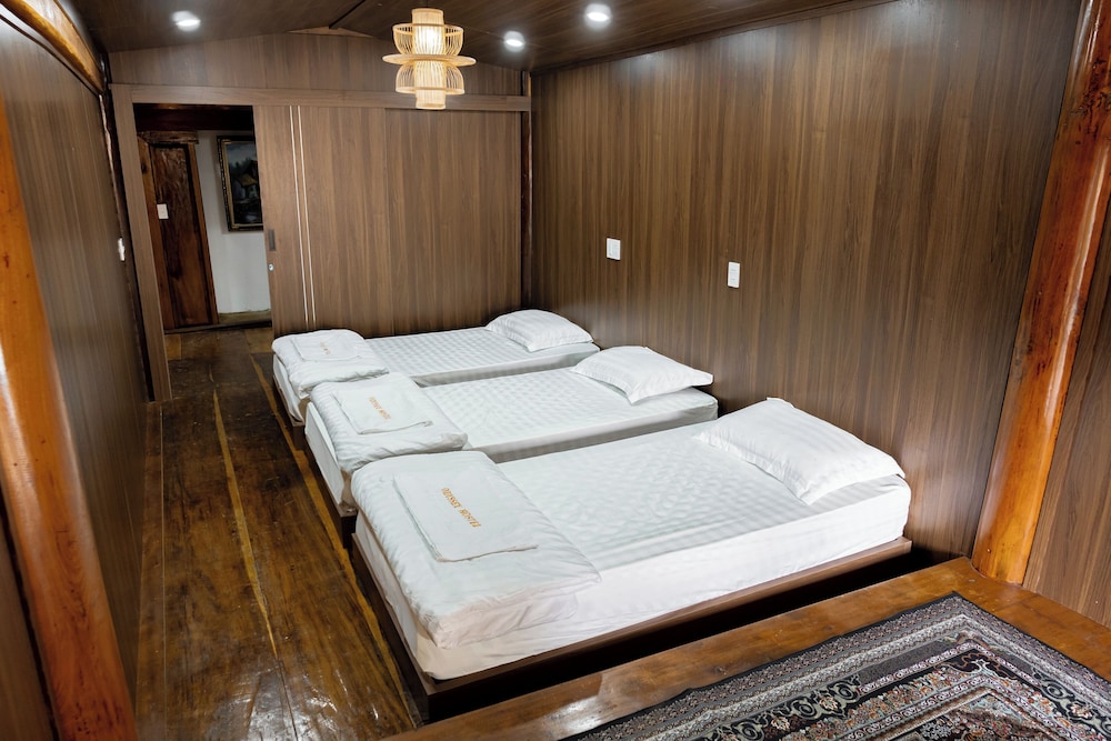 Design Triple Room, Multiple Beds, Pool View photo 3