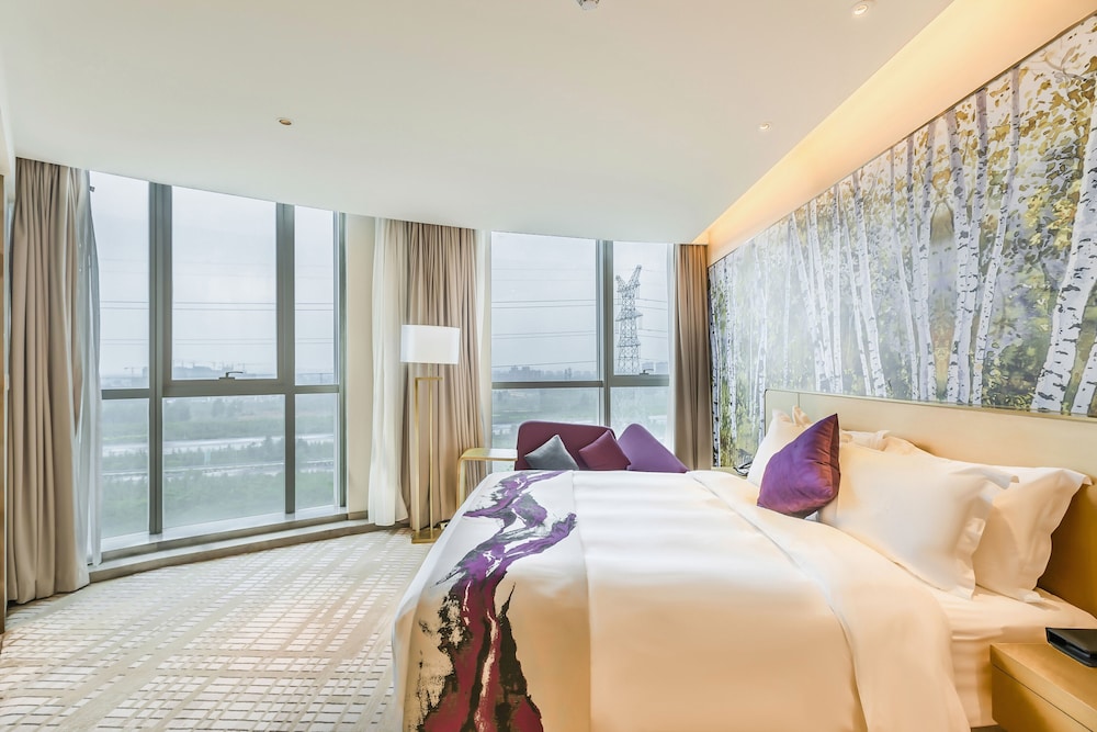 Junior Suite, 1 King Bed - Photo 2