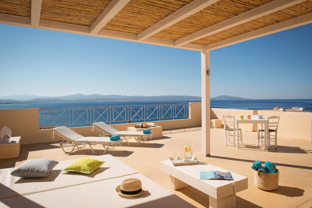Deluxe Penthouse Suite | Panoramic Sea View & Outdoor Hot Tub - Photo 1