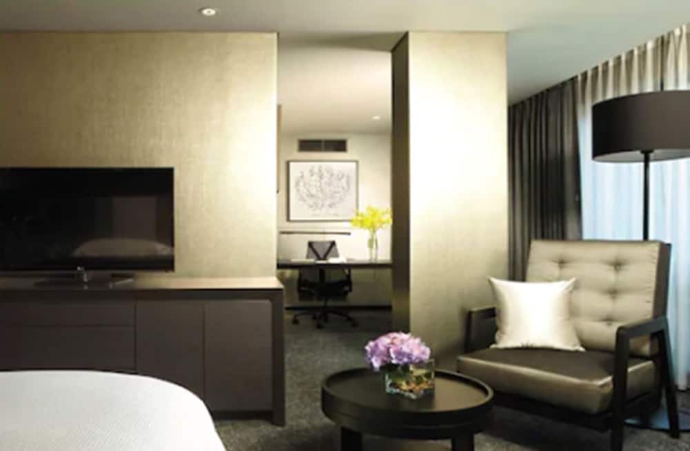 Deluxe Suite, 1 King Bed photo 2